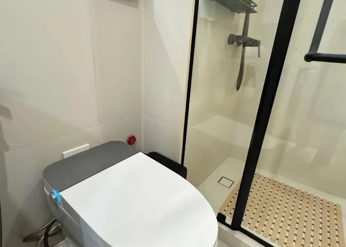 Aparthotel 1br Gramercy Makati, Stylish Sanctuary
